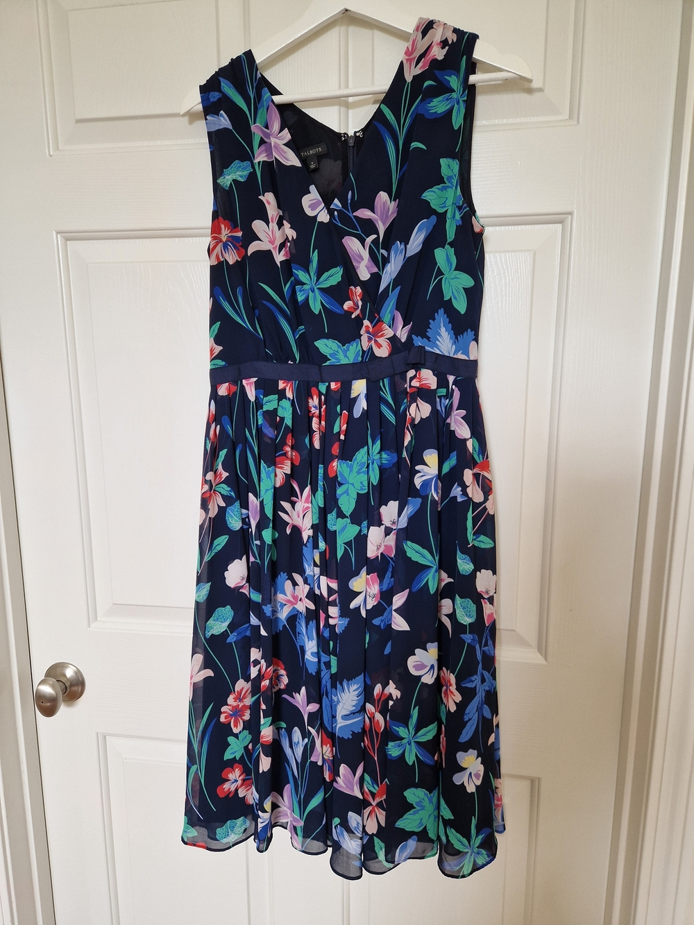 Talbots Like New Sleeveless V-Neck Summer Dress